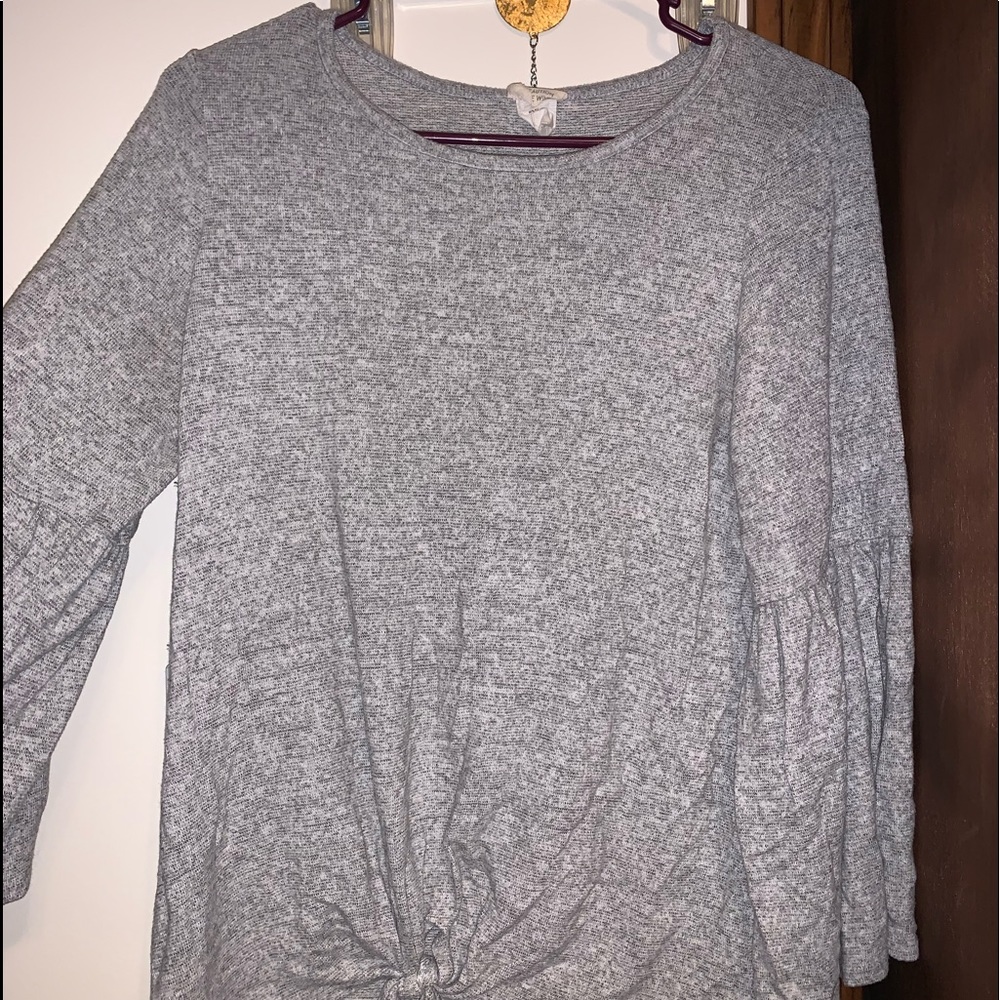 CAUTION TO THE WIND | grey front knot shirt